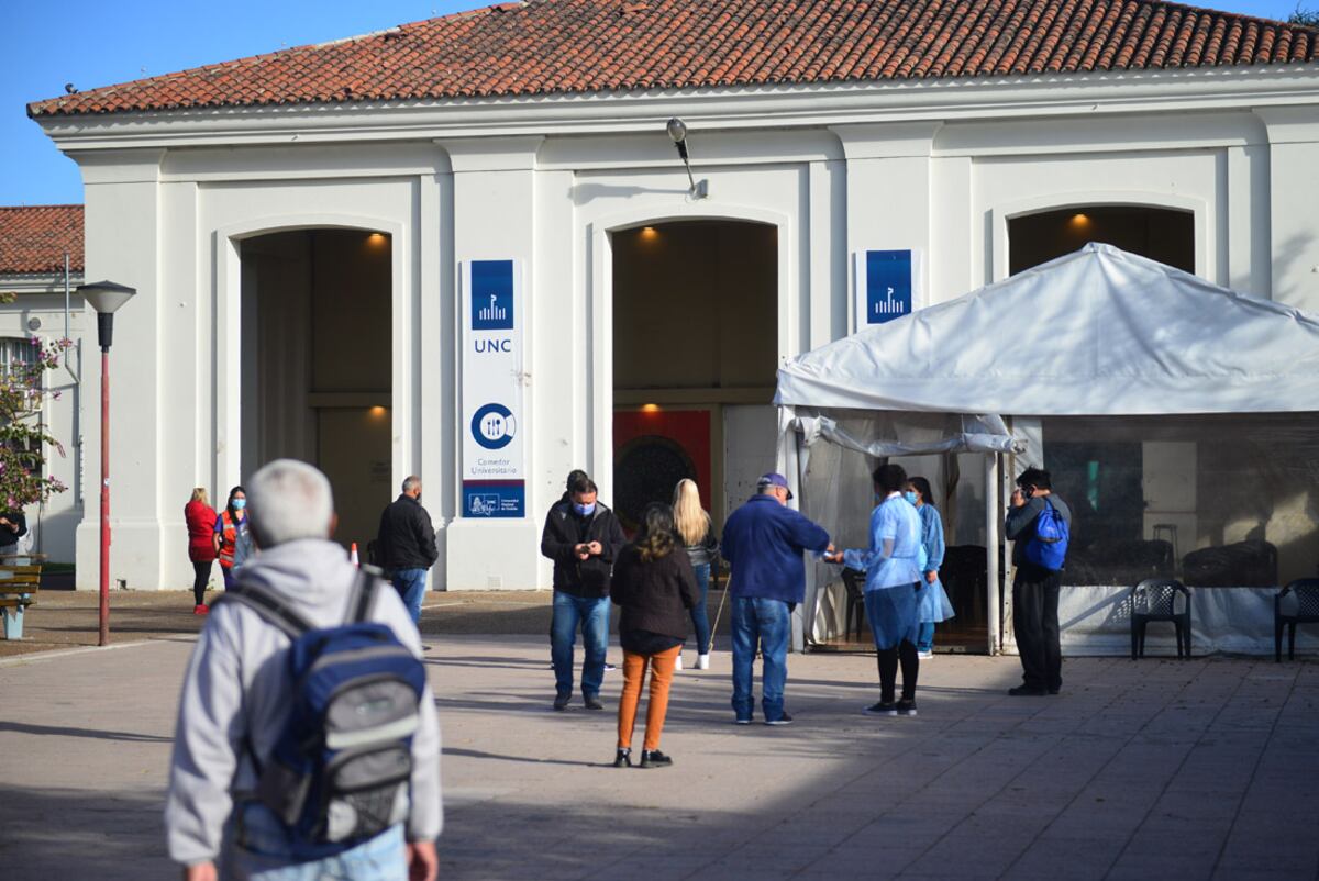 Vacunación en Córdoba: casi 25 mil personas fueron inoculadas este martes