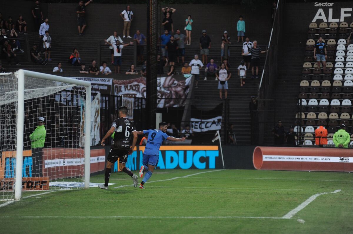 Belgrano ganaba, aguantó con diez hasta donde pudo pero Platense se lo empató en el final