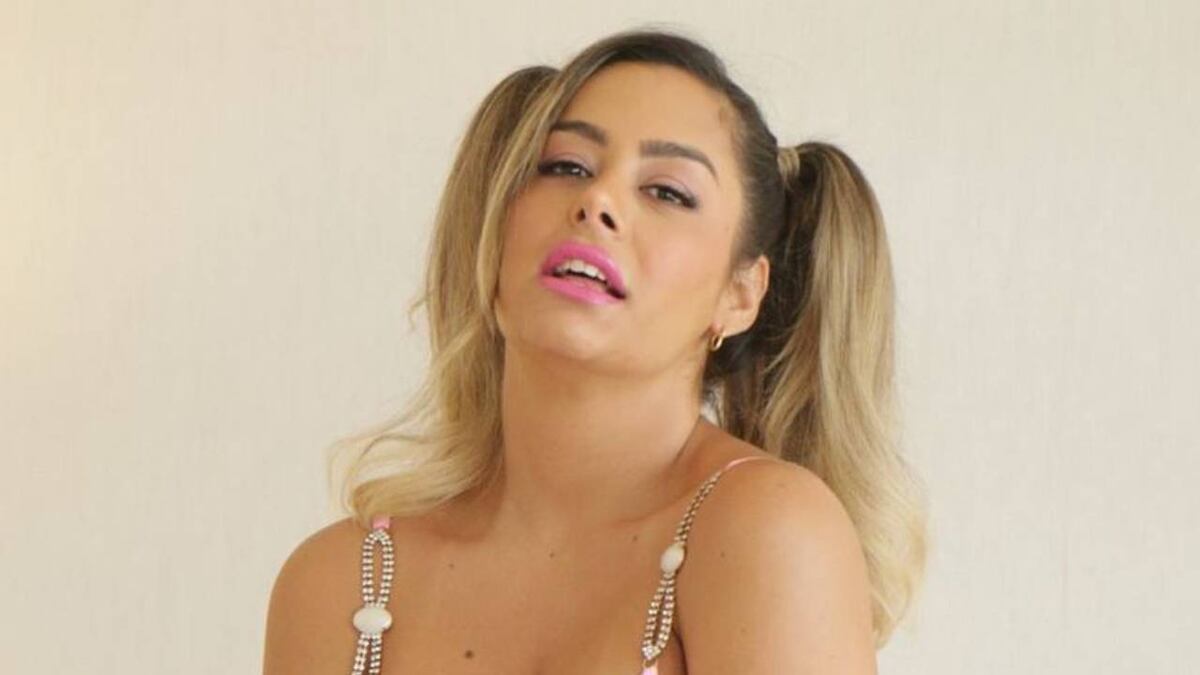 Larissa Riquelme encendió Instagram desde la cama con un sensual conjunto de ropa interior