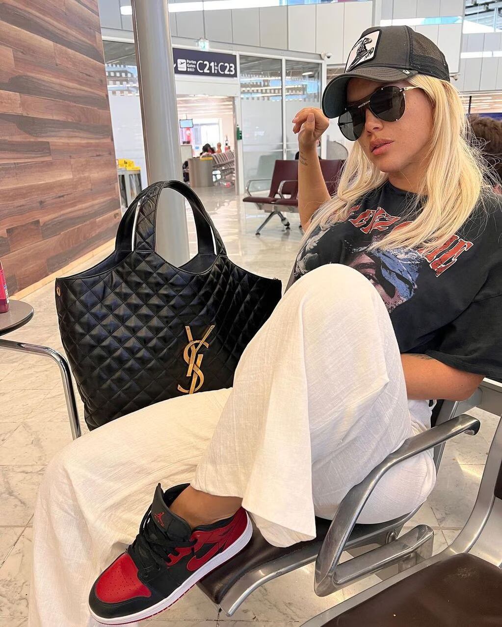 Wanda Nara y su cartera predilecta de YSL