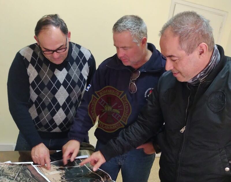 Reunión de Bomberos de Claromecó y  Defensa Civil por Helipuerto