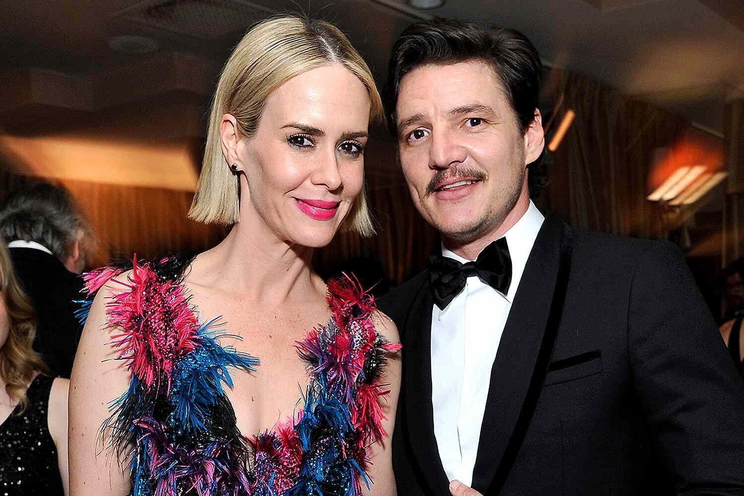 Sarah Paulson y Pedro Pascal.