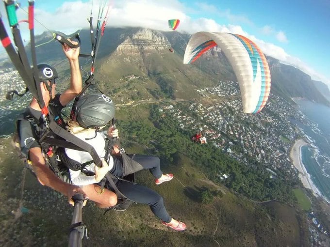 Los hombres practicaban el vuelo en parapente (imagen ilustrativa)