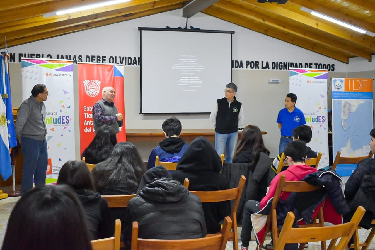 Para finalizar, se abrió micrófono para entablar un diálogo acerca de las actividades realizadas y el eje principal, Malvinas.