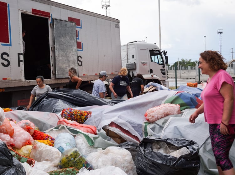 Por tercer año consecutivo, un sector del Bajo Estadio fue centro de acopio para el material reciclable reunido por Tapiteros VM. (Gentileza / Prensa La Pedrera)