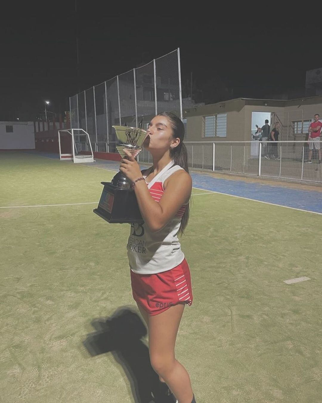 Alma Bueno juega al hockey en Club Universitario de Córdoba.