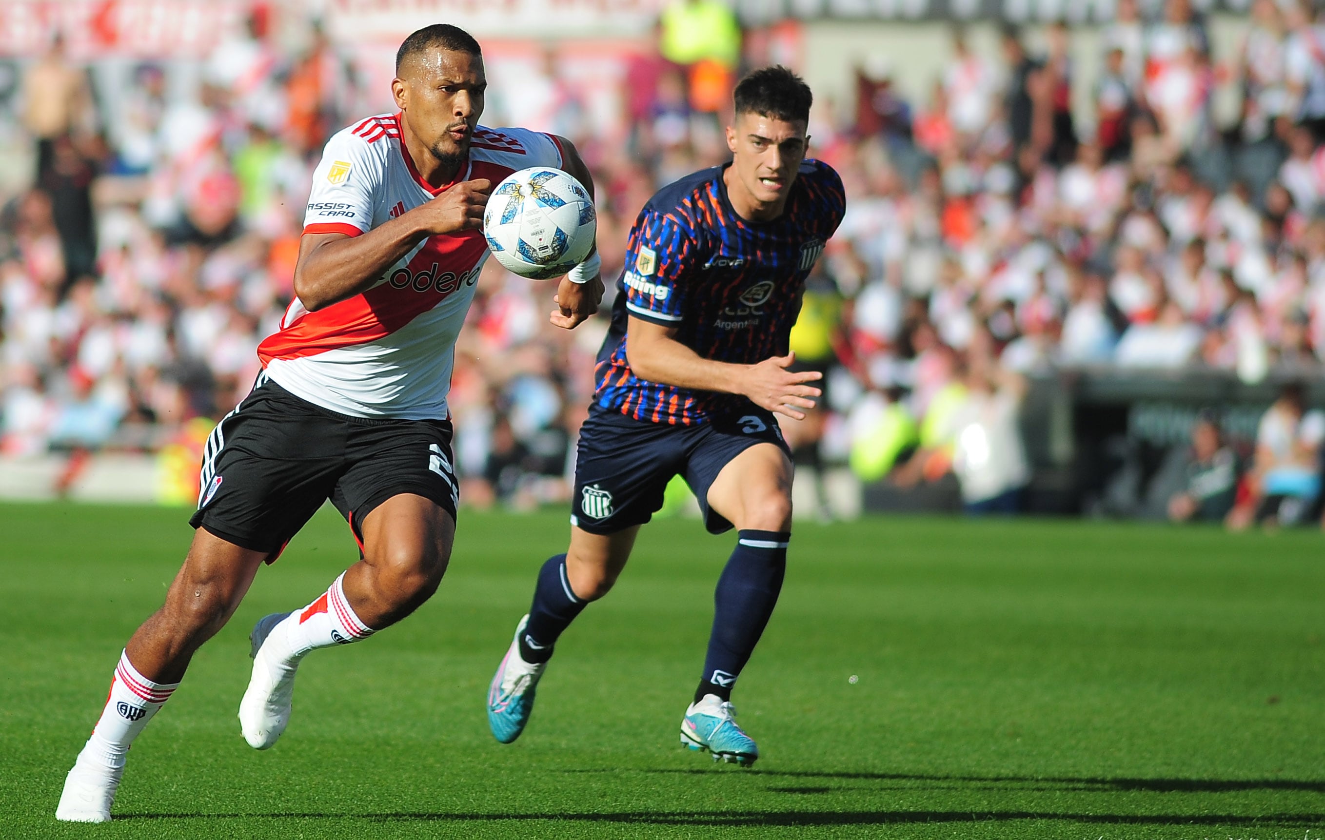 River y Talleres, en duelo por la fecha 8 de la Copa de la Liga, en el Monumental. (Fotobaires)