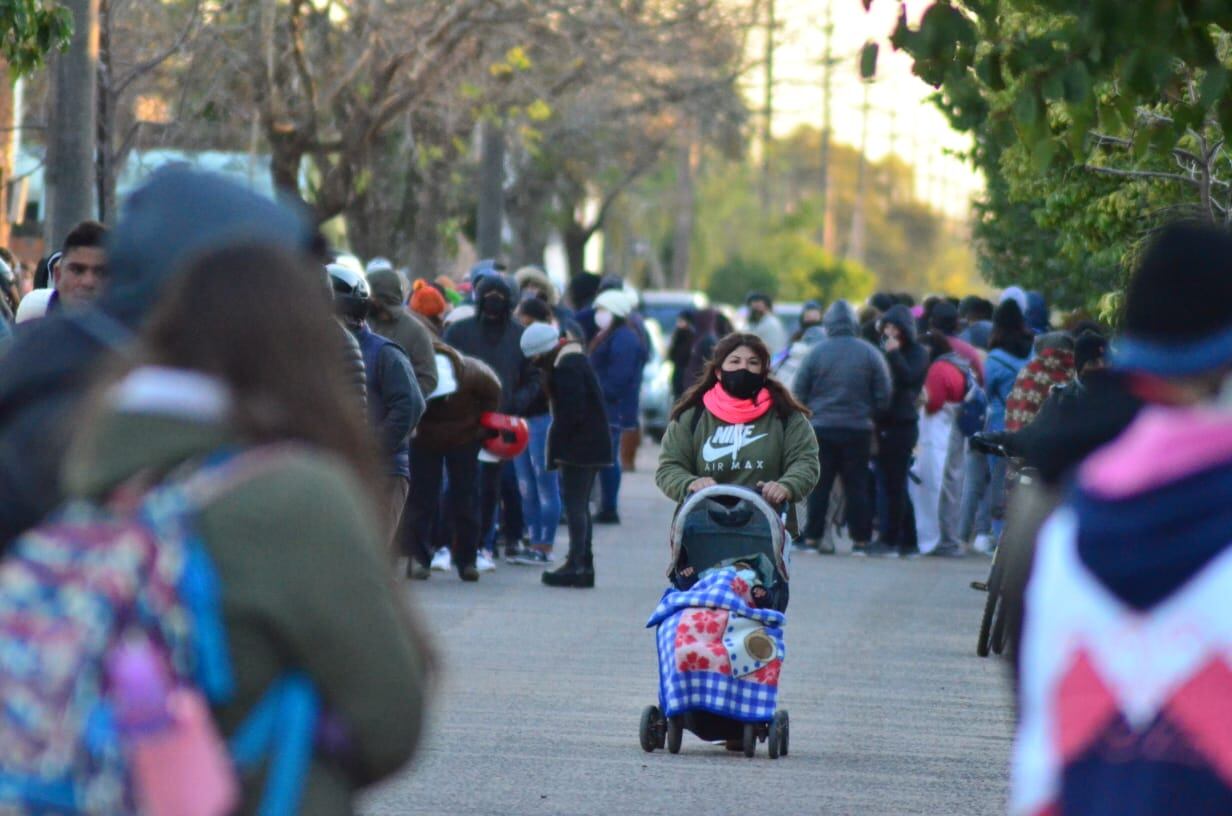 Espera de diez cuadras con una temperatura de -1° en el centro de la provincia. Ocurrió el pasado miércoles. 