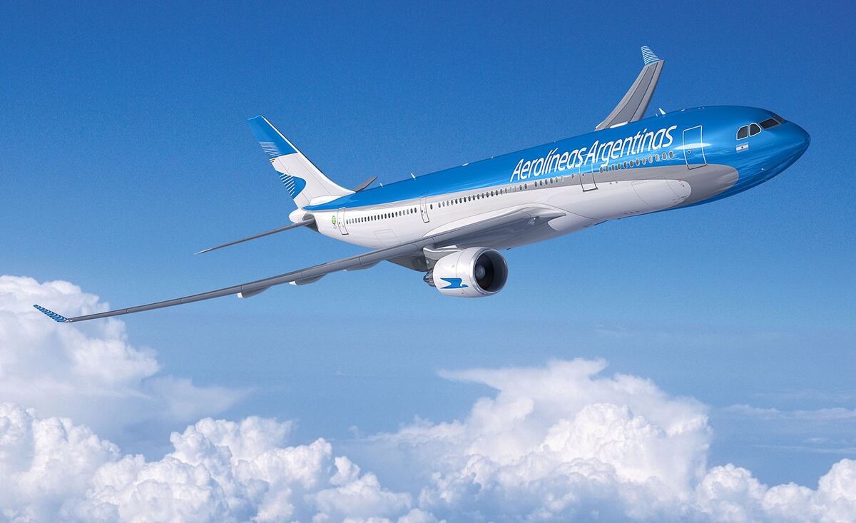 Aerolíneas Argentinas cancela la acumulación de millas a los funcionarios que viajen con un pasaje pagado por el Estado