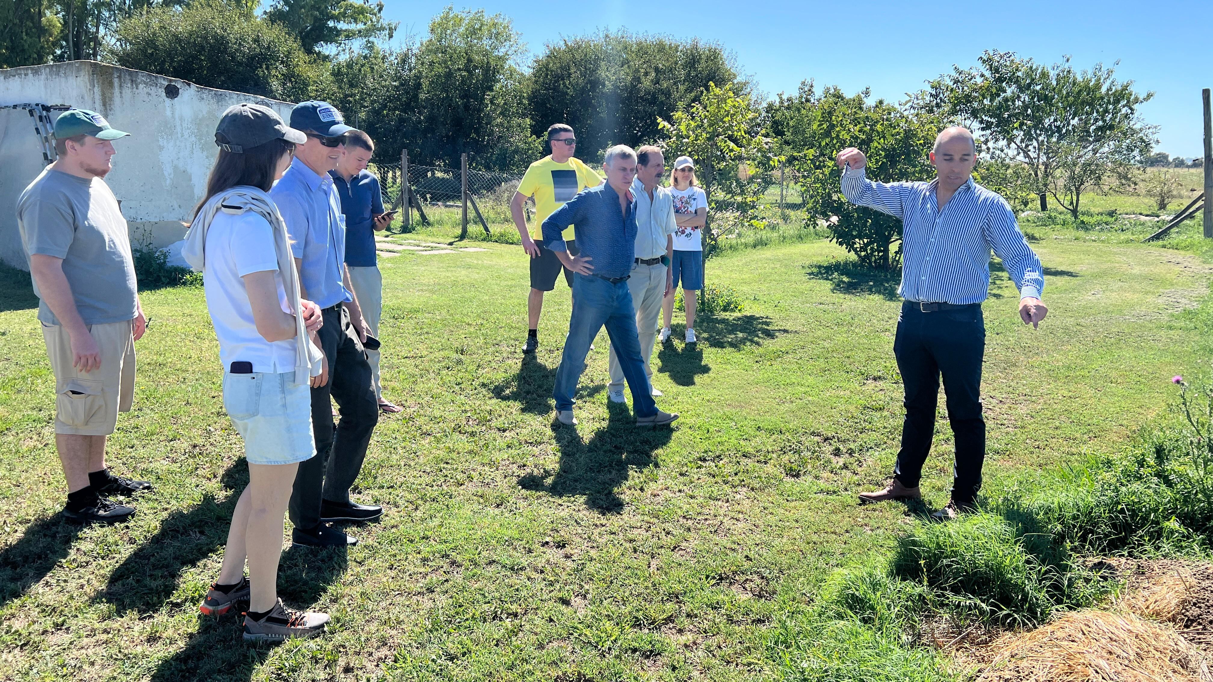 Ingenieros agrónomos y empresarios rusos visitaron la Escuela Agropecuaria de Tres Arroyos