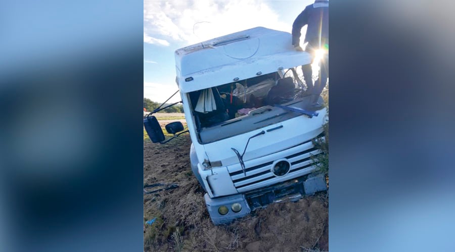 El chofer del Volkswagen quedó atrapado en la cabina 