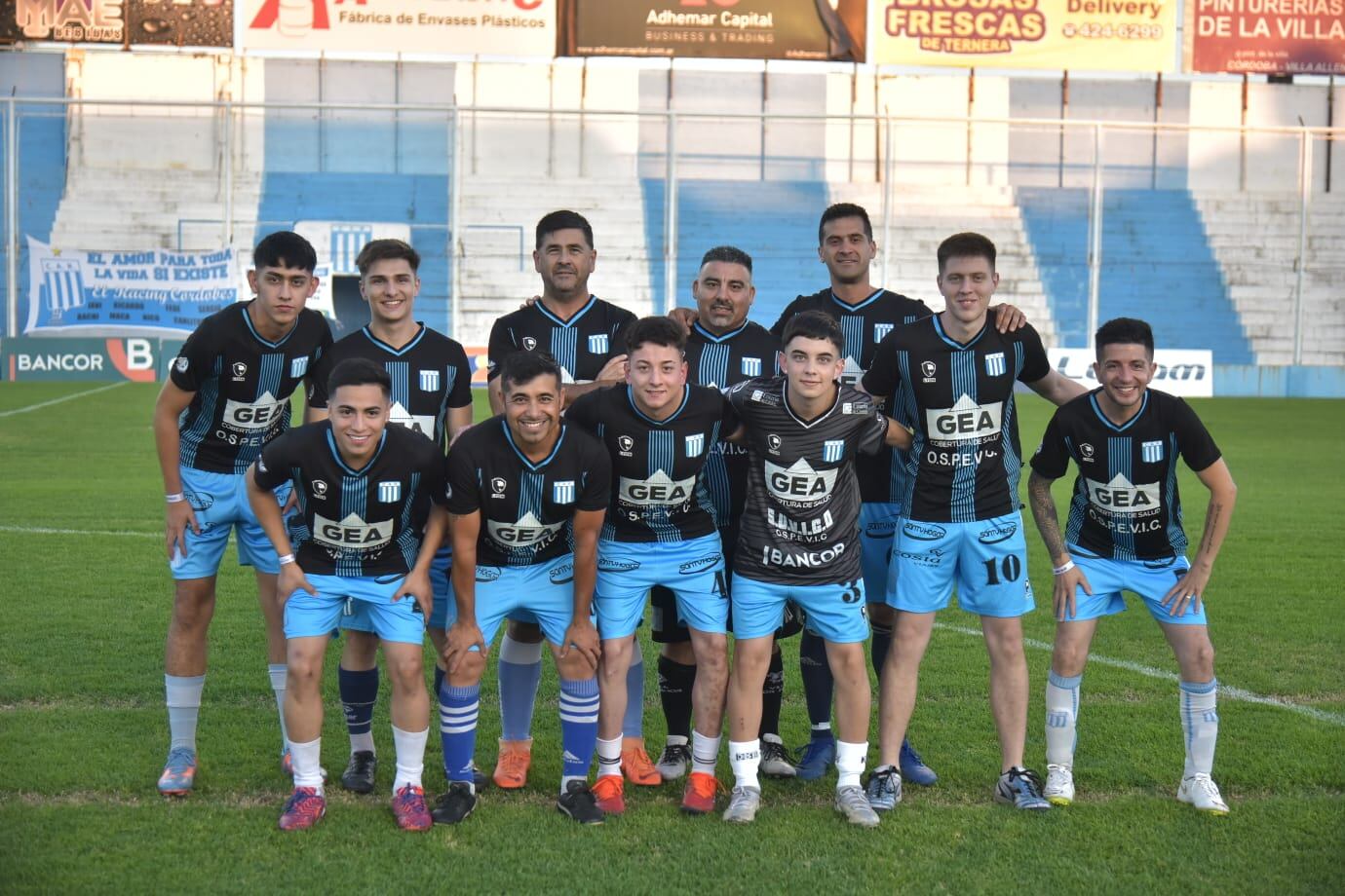 Los socios se vistieron de jugadores por un día (Foto: Facundo Luque / La Voz).