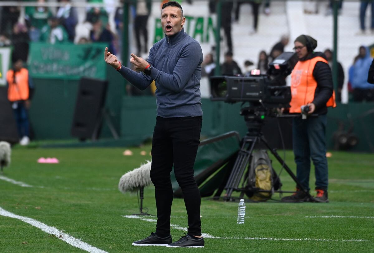 Del DT de Talleres: “Que no nos den por muertos”; y cómo ve el cruce con Instituto, y con River...