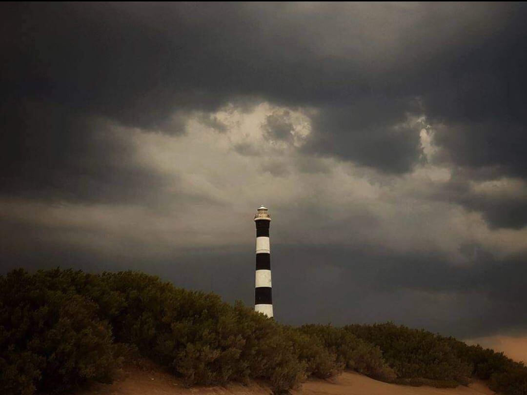 El faro Claromecó (foto: Facebook/ Laura Aldaur)