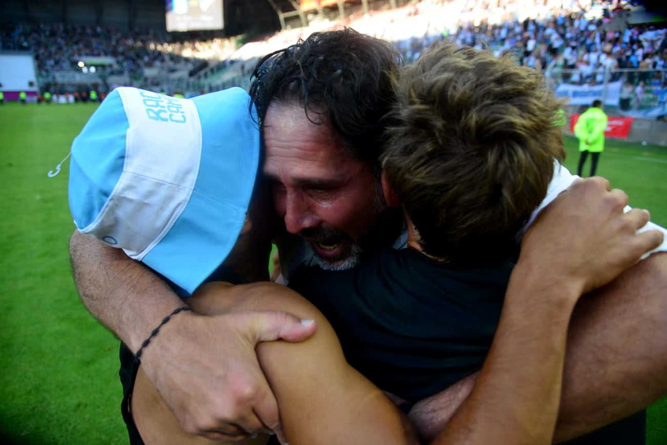 Racing festejó en San Luis al vencer en los penales a Villa Mitre, es el campeón del Federal A y ascendió a la Primera Nacional. (Javier Ferreyra / Enviado Especial)