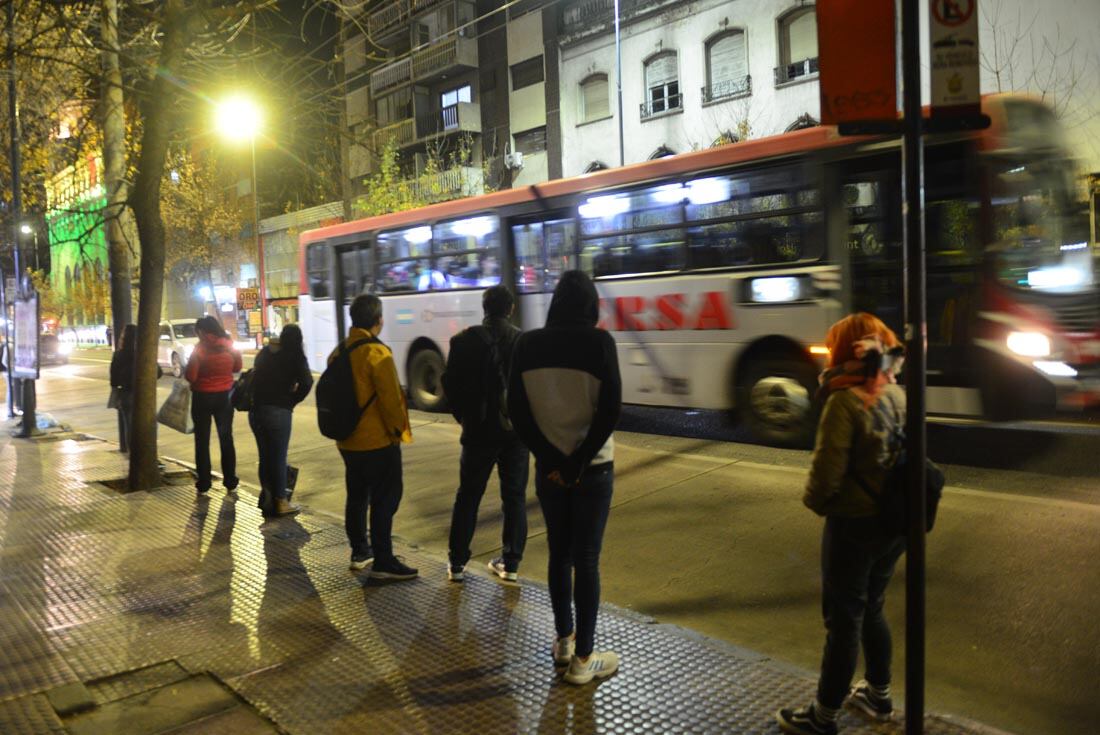 Se reanudará progresivamente el servicio nocturno de colectivos en la Ciudad y el AMBA.  Foto Javier Ferreyra