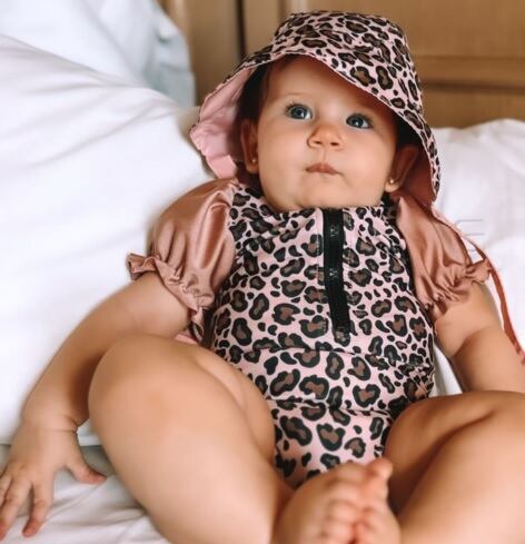 El primer look animal print de Baby Ari.