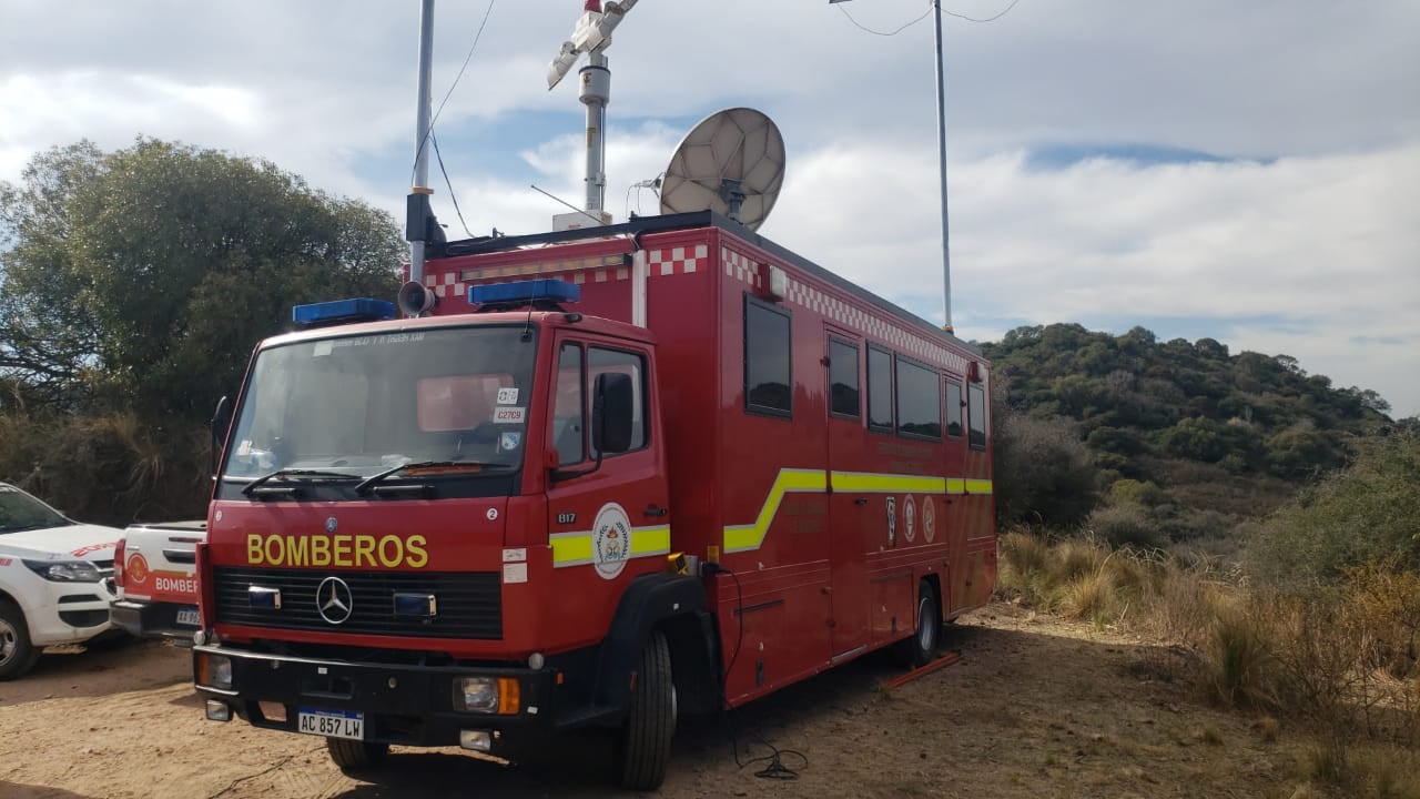 La Estancita. Bomberos en guardia de cenizas tras los incendios en las Sierras Chicas. (José Hernández/La Voz)