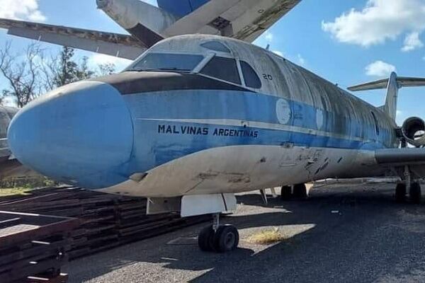 Oliva. El avión Fokker F-28.