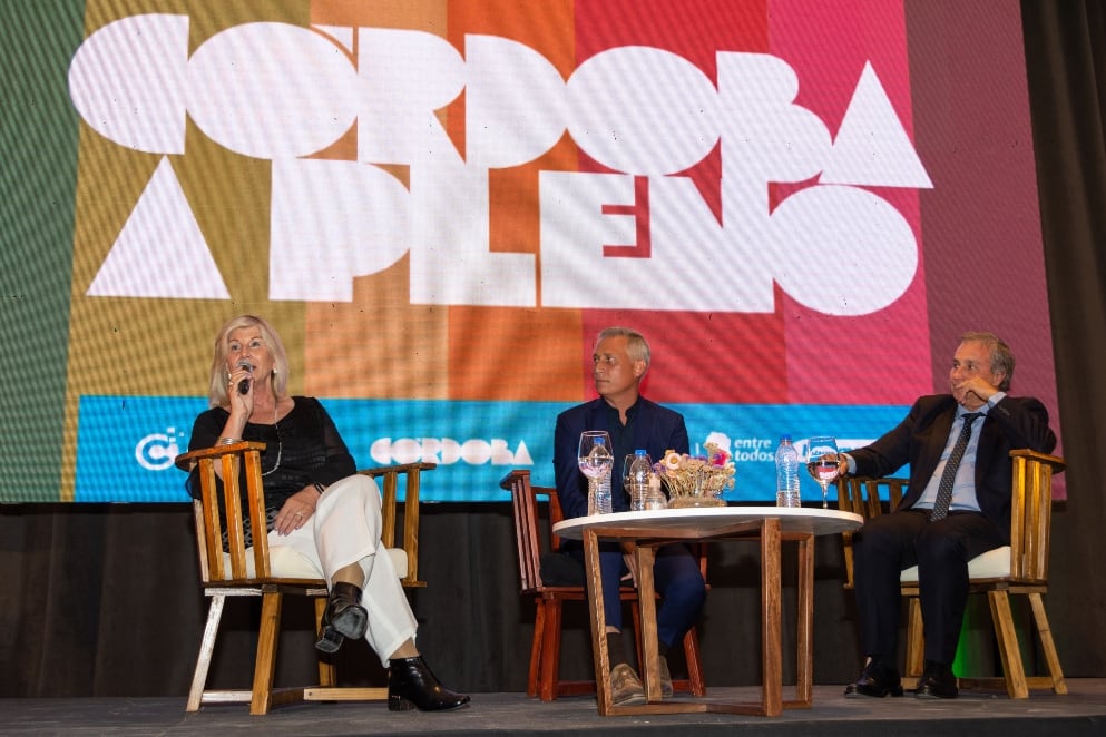 Sebastian Boldrini, Secretario de Turismo de Villa Carlos Paz, Daniel Gómez Gesteira, Intendente de Carlos Paz y Esteban Avilés, Presidente de la Agencia Córdoba Turismo.