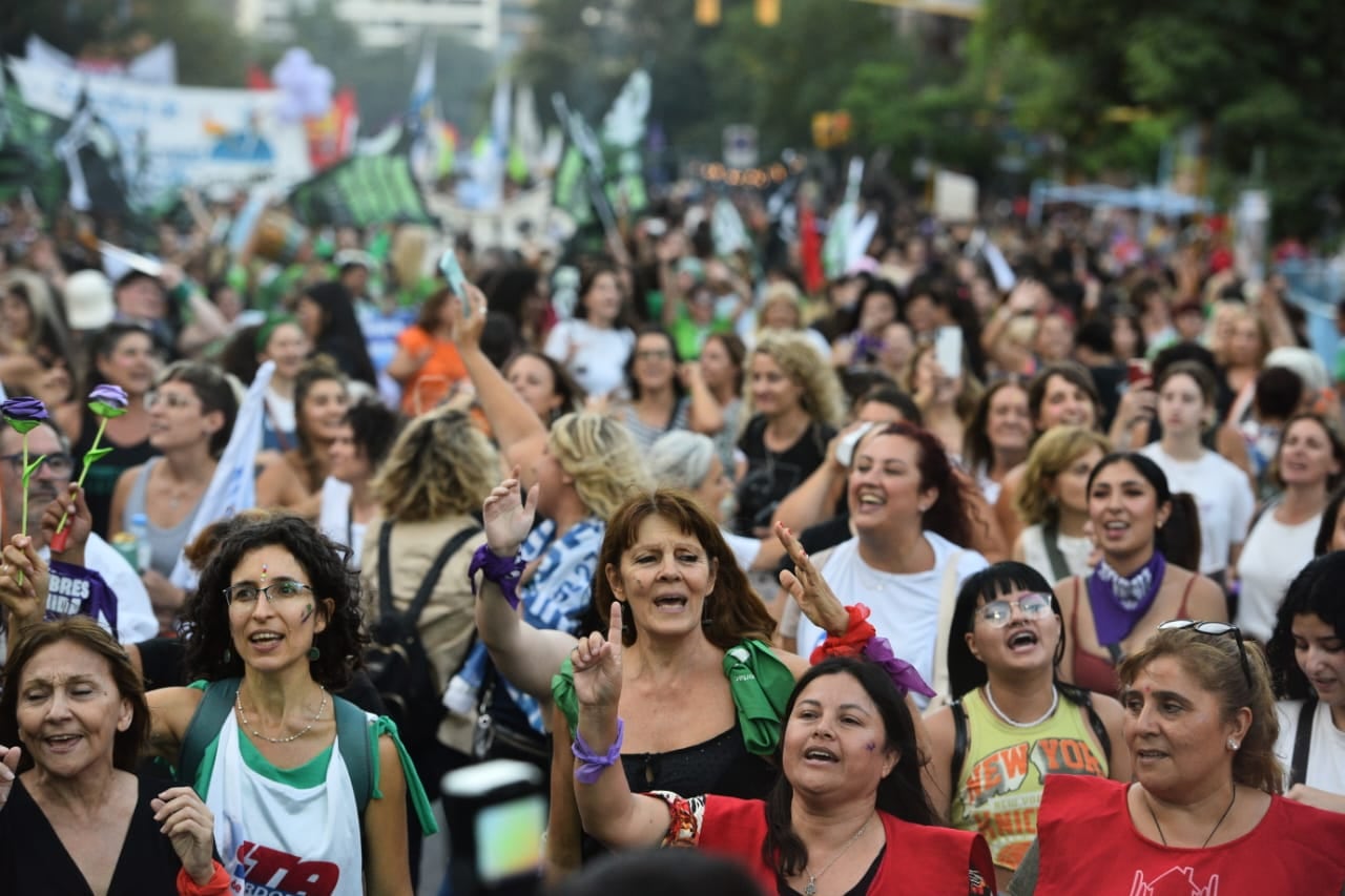 Miles de personas se movilizaron por las principales calles de la capital.