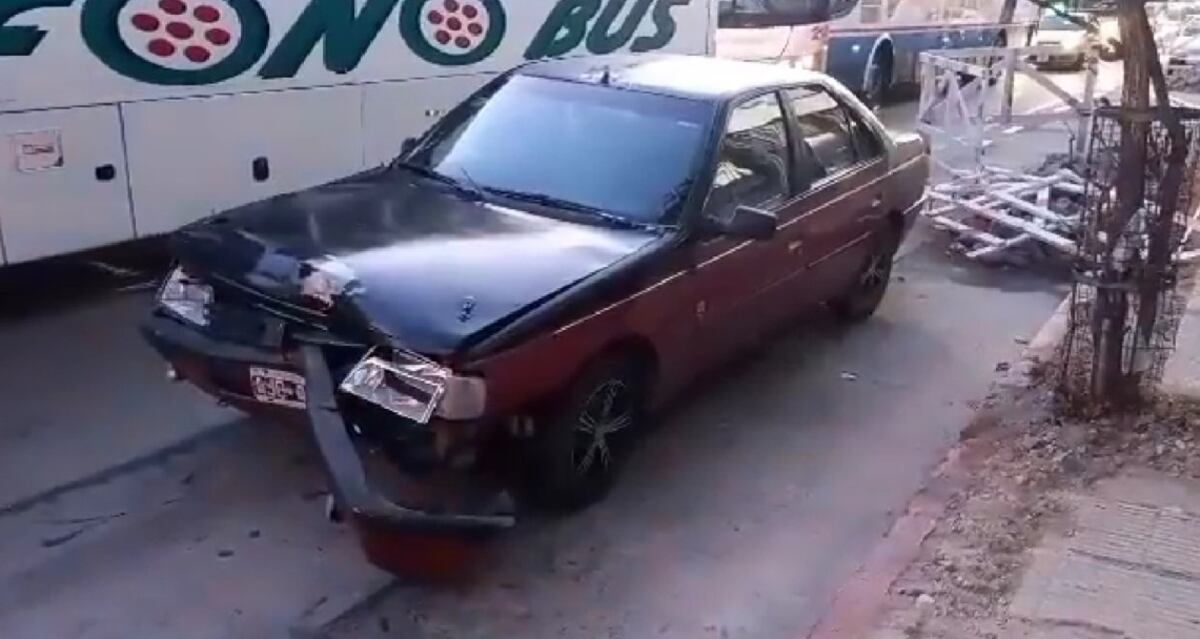 Estaba alcoholizado y casi incrusta su vehículo en una oficina de Anses en Córdoba