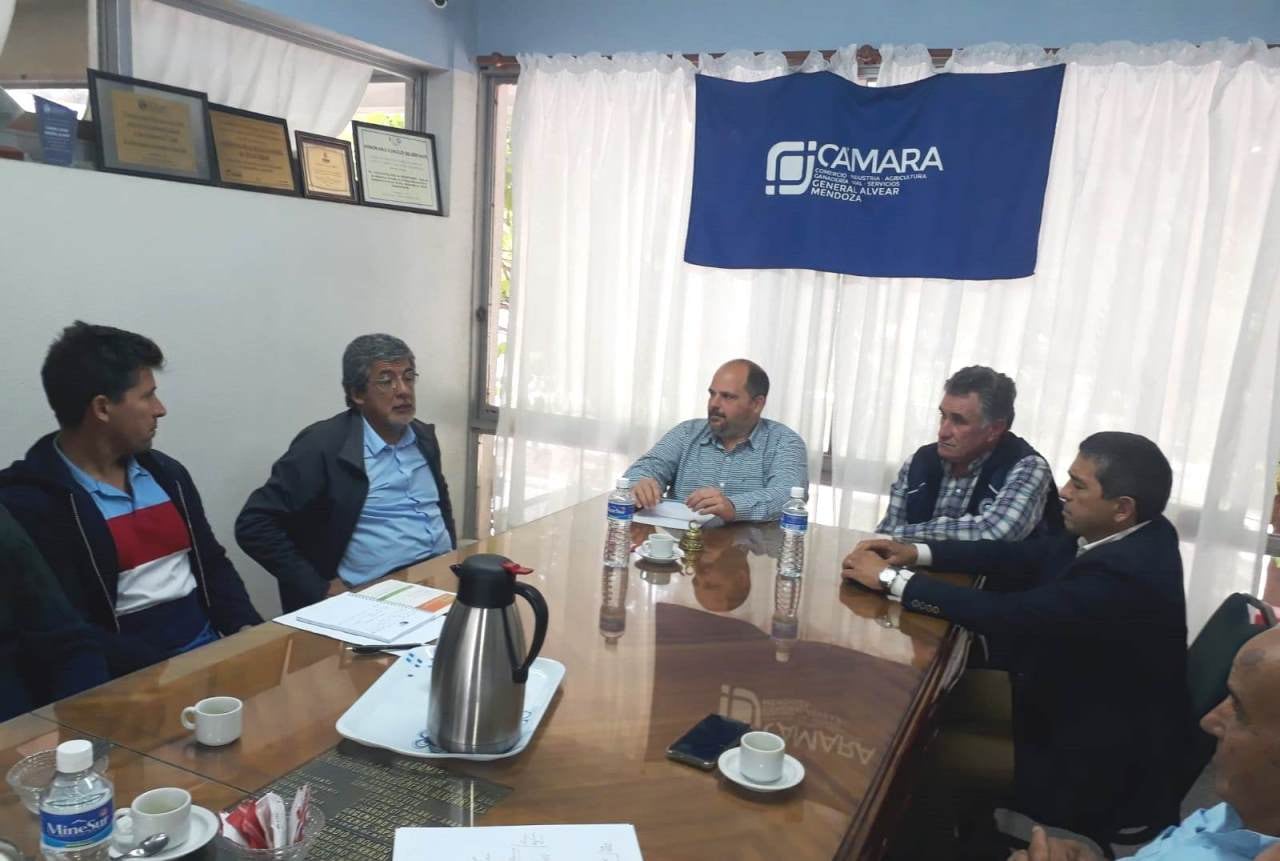 Reunión en la Cámara de Comercio de Alvear con el subsecretario de Agricultura y Ganadería, Sergio Moralejo.