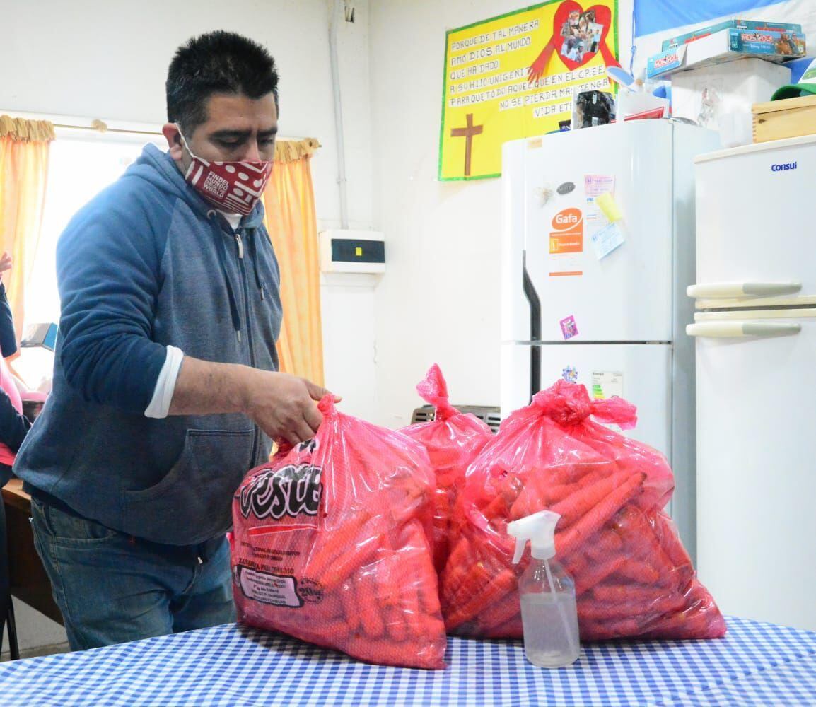 Personal de la Municipalidad entregó alimentos a comedores y ollas populares