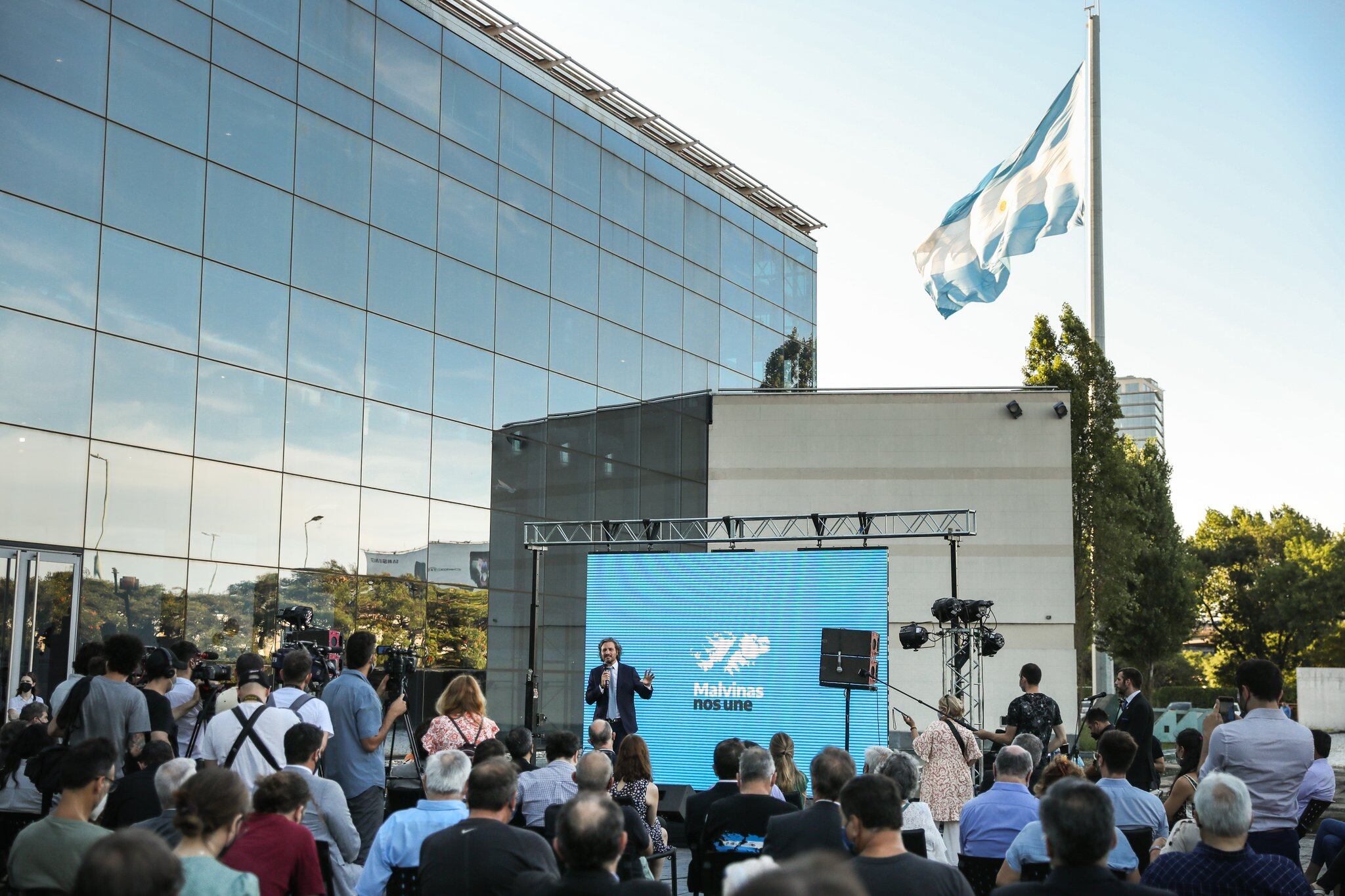 El canciller Cafiero se expresó frente a los presentes en el lanzamiento de la "Agenda Malvinas 40 años".