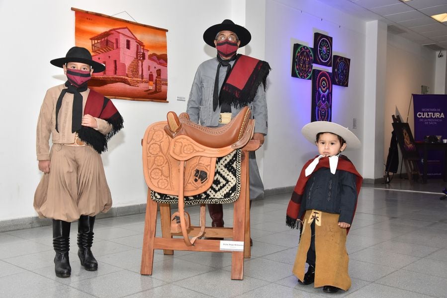 Se premió a los tres artesanos ganadores en la Casa de la Cultura.