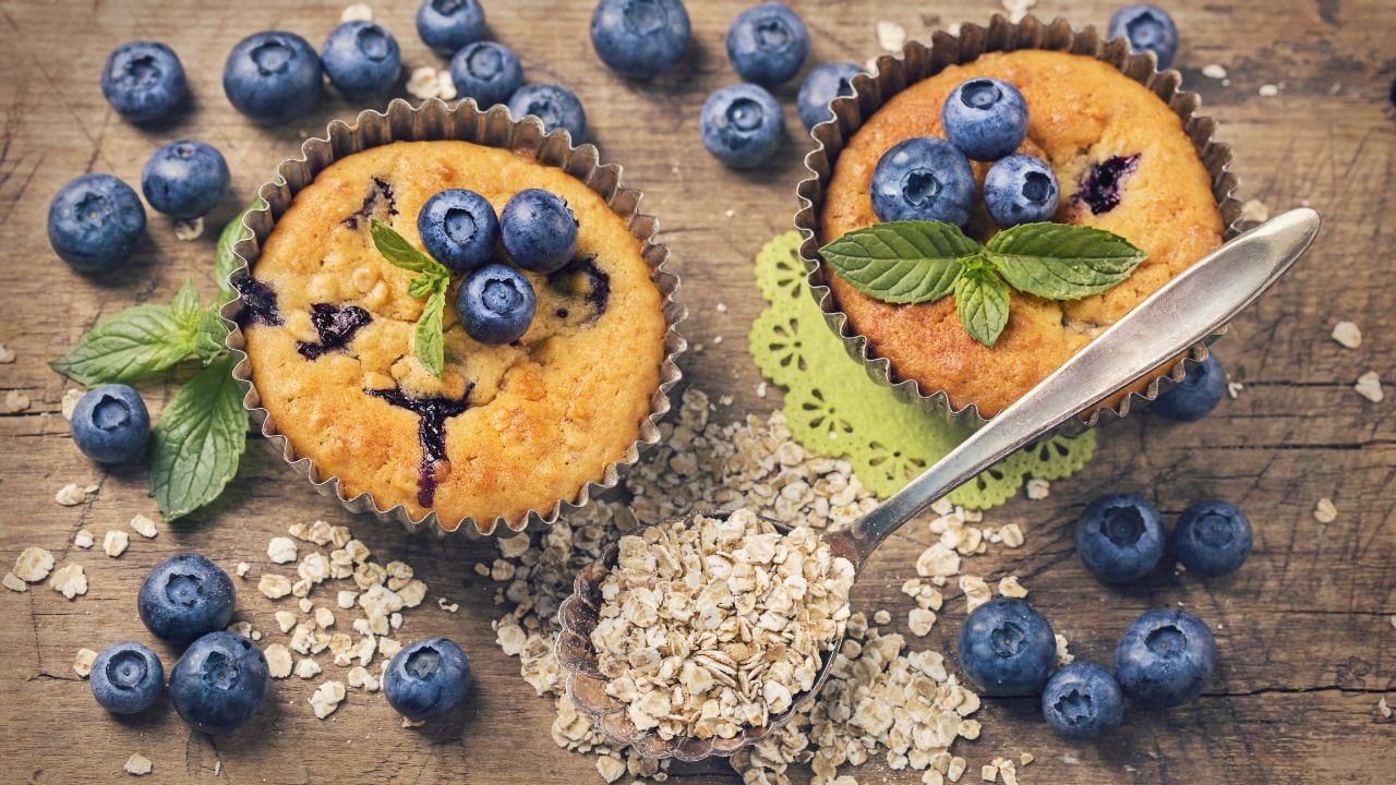 La receta definitiva de unos muffins de arándanos saludables.