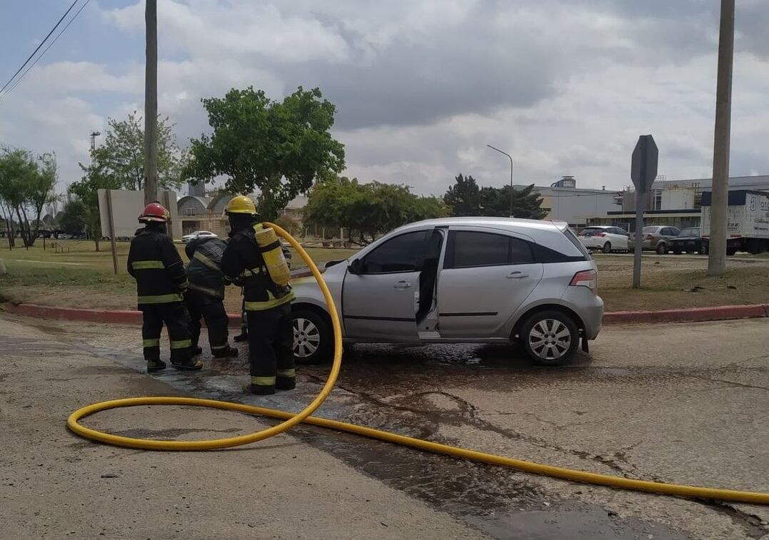 Incendio automóvil Arroyito