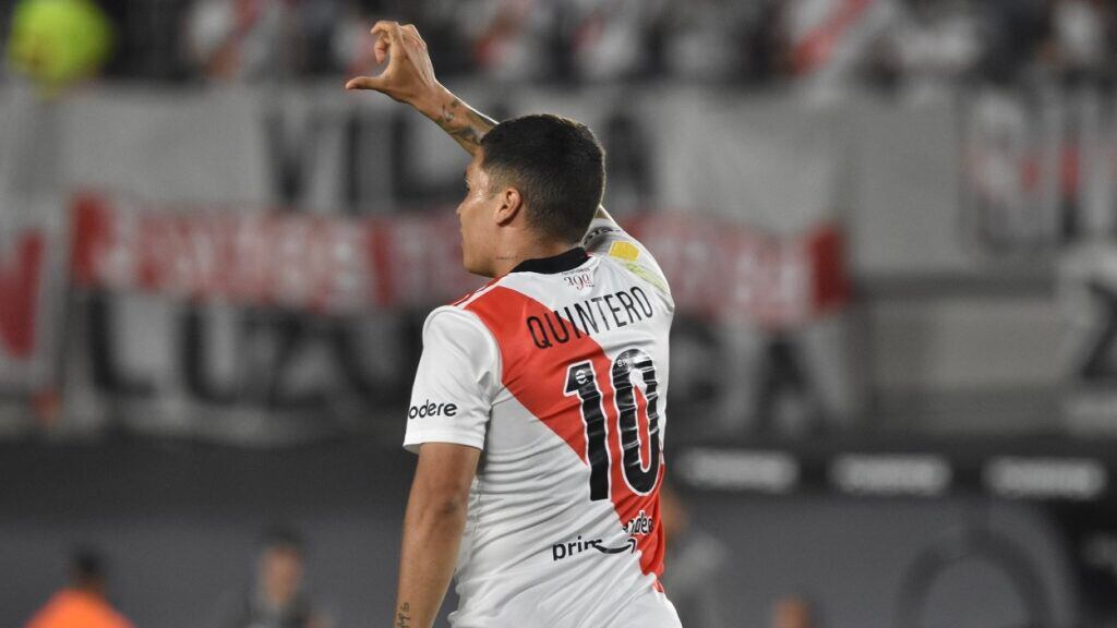 Los hinchas de River y el equipo extrañaron a Juanfer Quintero en el partido frente a Tigre.