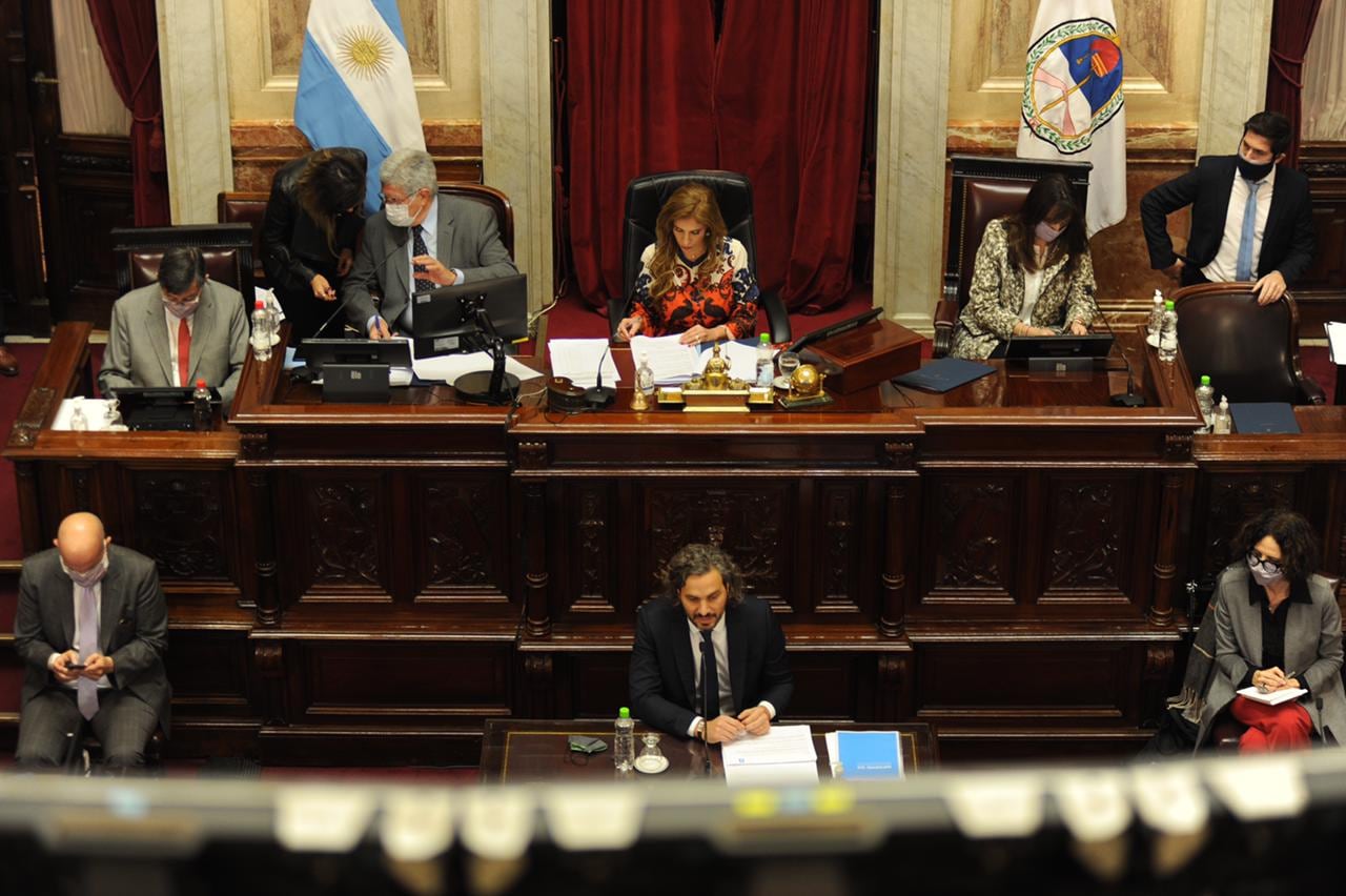 Santiago Cafiero expuso en el Senado su informe de gestión.