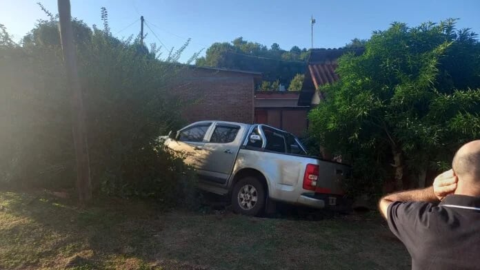 Manejaba su vehículo y falleció de un paro.