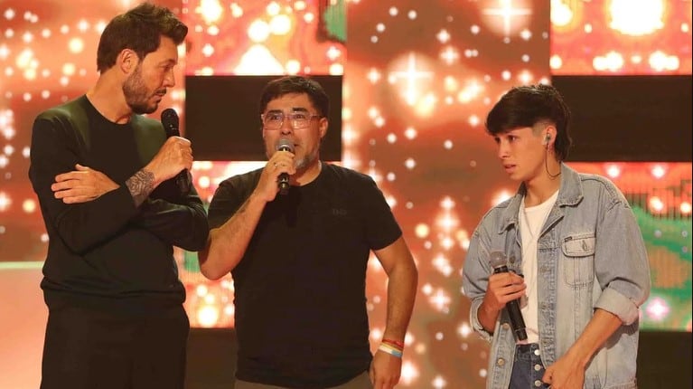 Gaspar Gigena junto a su padre, en el programa de Tinelli "Canta Conmigo Ahora".