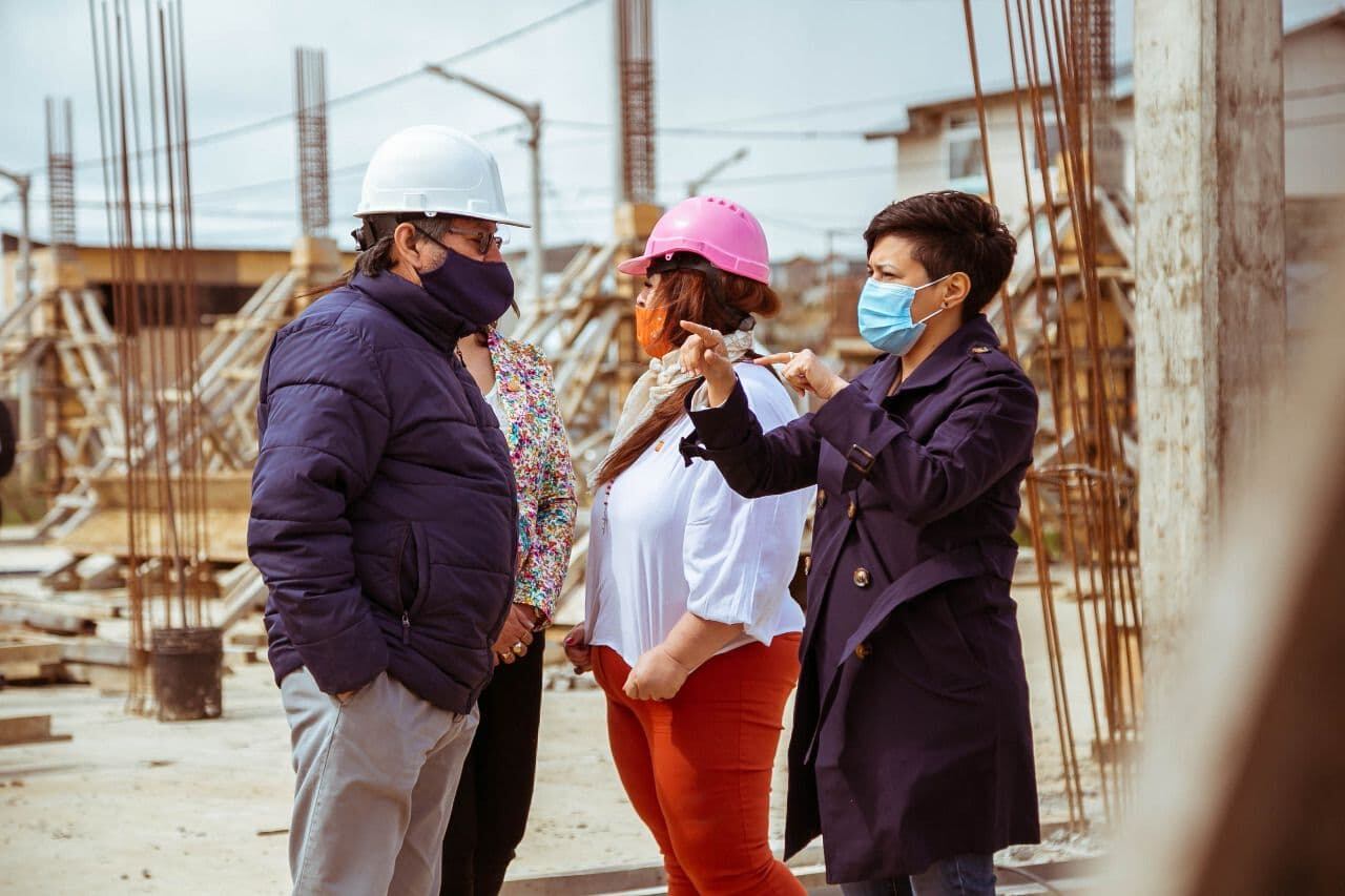 Castillo y Cubino recorrieron las obras del nuevo edificio de la escuela técnica en Margen Sur