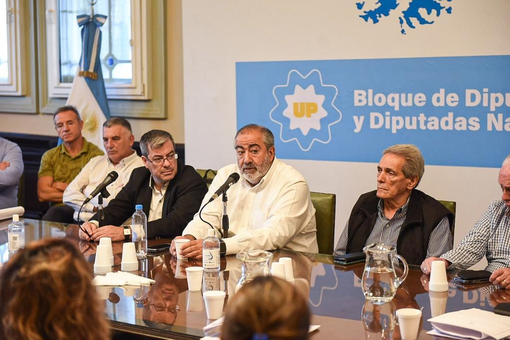 Héctor Daer y Carlos Acuña, de la CGT, fueron recibidos por el bloque de diputados de Unión por la Patria (Foto: Prensa UP)