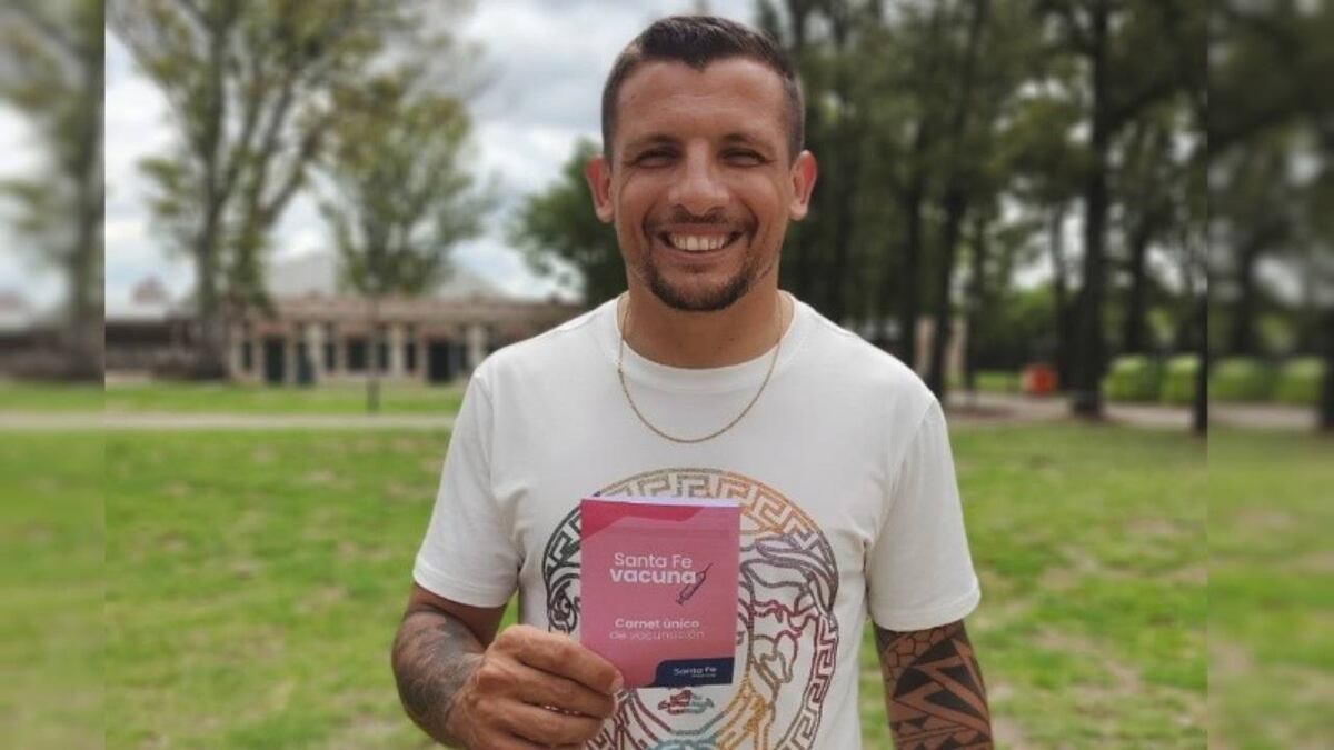 Emiliano Vecchio se vacunó contra el coronavirus y podrá jugar con Rosario Central