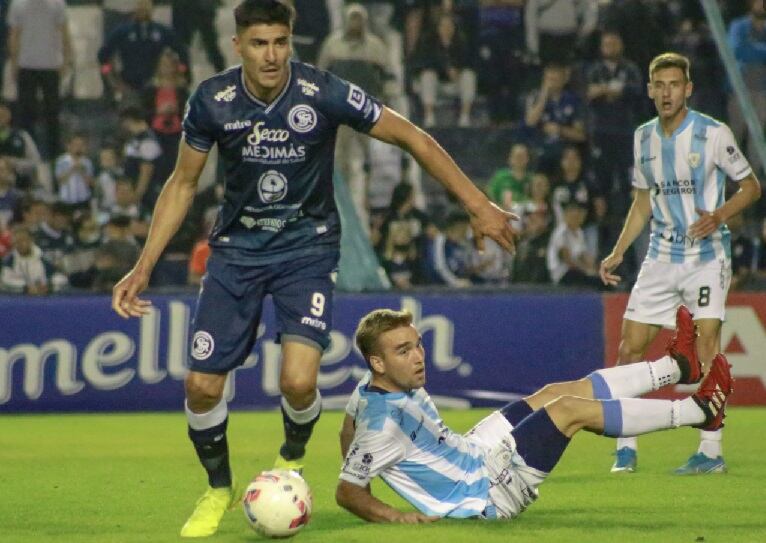 Matías Quiroga convirtió los dos primeros goles en el triunfo de Independiente Rivadavia ante Atlético Rafaela.