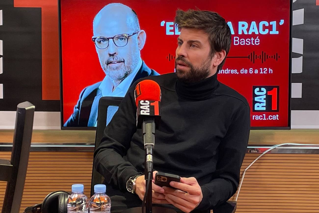 Gerard Piqué, con micrófono abierto. (Twitter @elmonarac1)