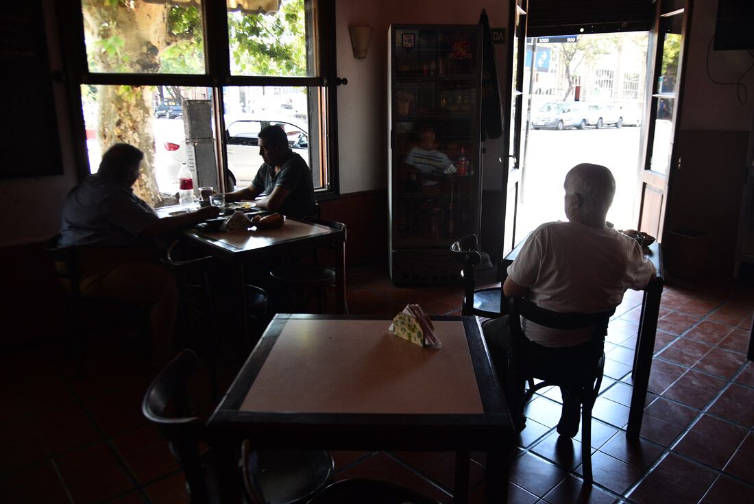 Bar sin luz en Rodríguez peña y jerónimo Luis de cabrera.