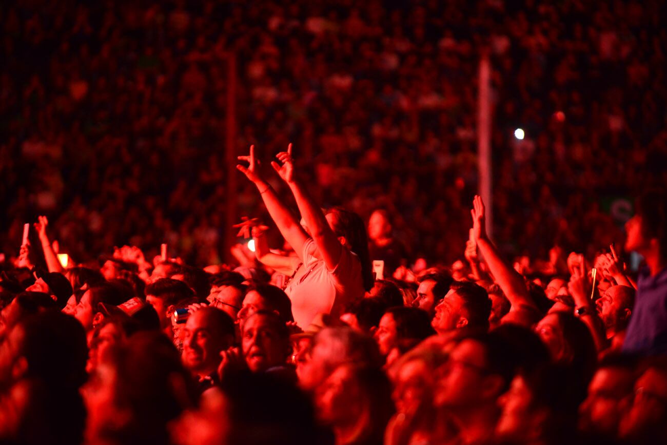 Fito Paez dio un show ante una muiltitud en el Monumental de Alta Córdoba.  (Nicolás Bravo / La Voz)