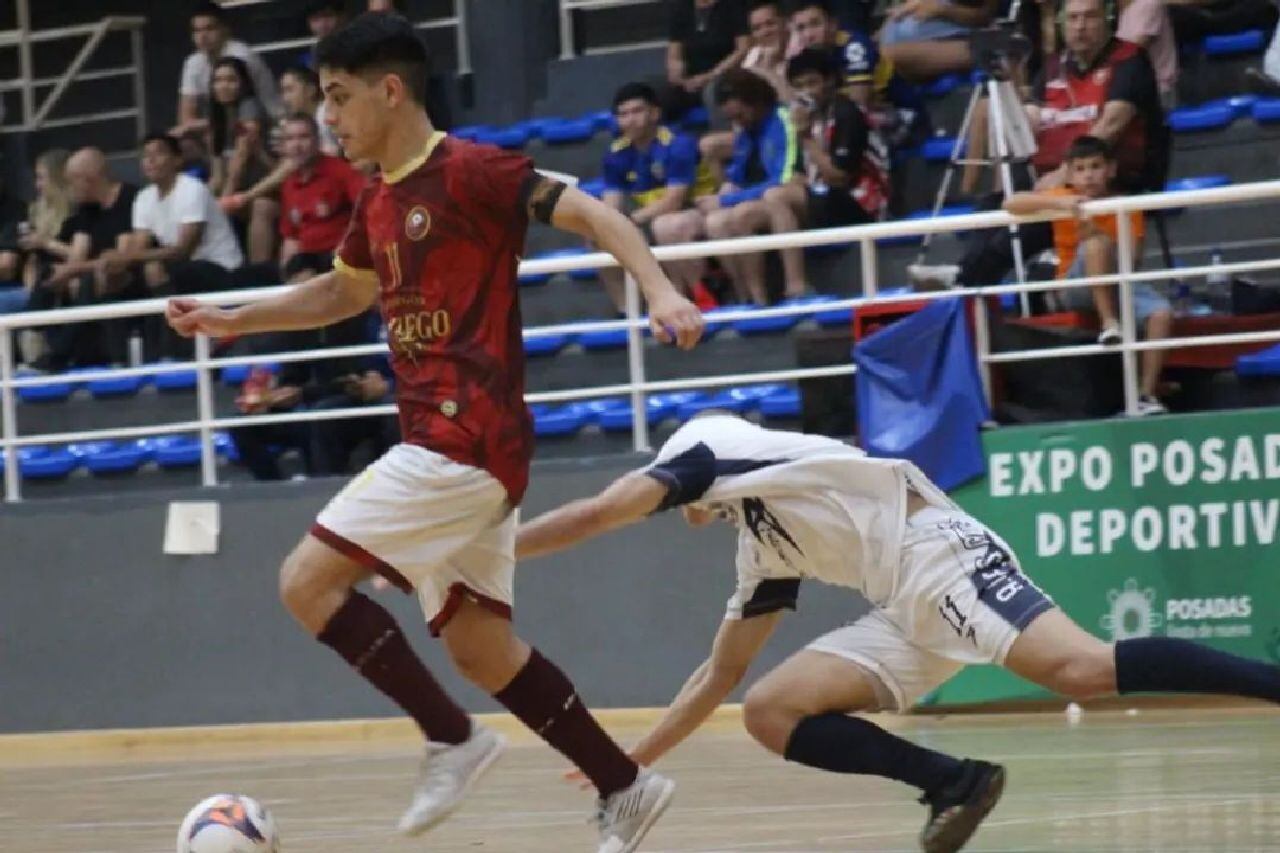 Mendoza goleó y se metió otra vez en la final