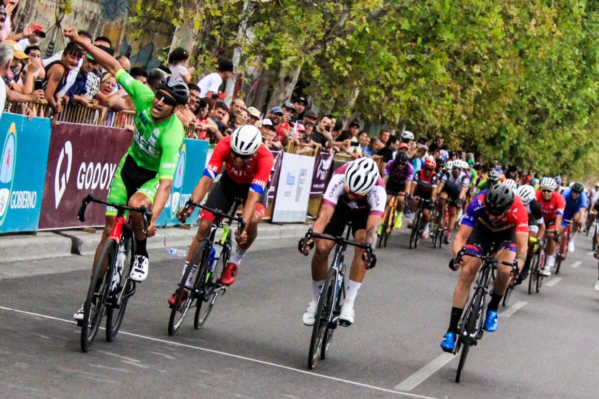 Vuelta Ciclística de Mendoza 2023: Juan Pablo Dotti ganó la etapa 6 y hoy se trepa en Alta Montaña