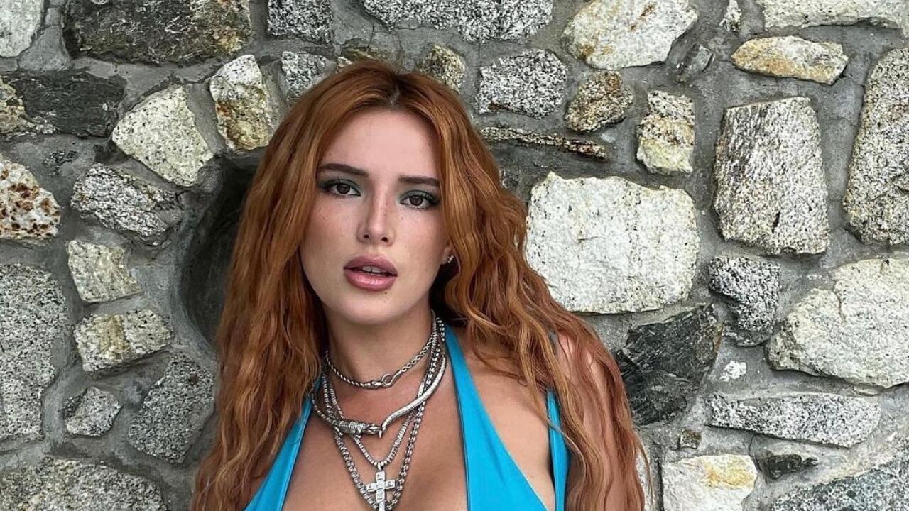 En microbikini y bata, Bella Thorne se llevó todos los suspiros en Instagram.