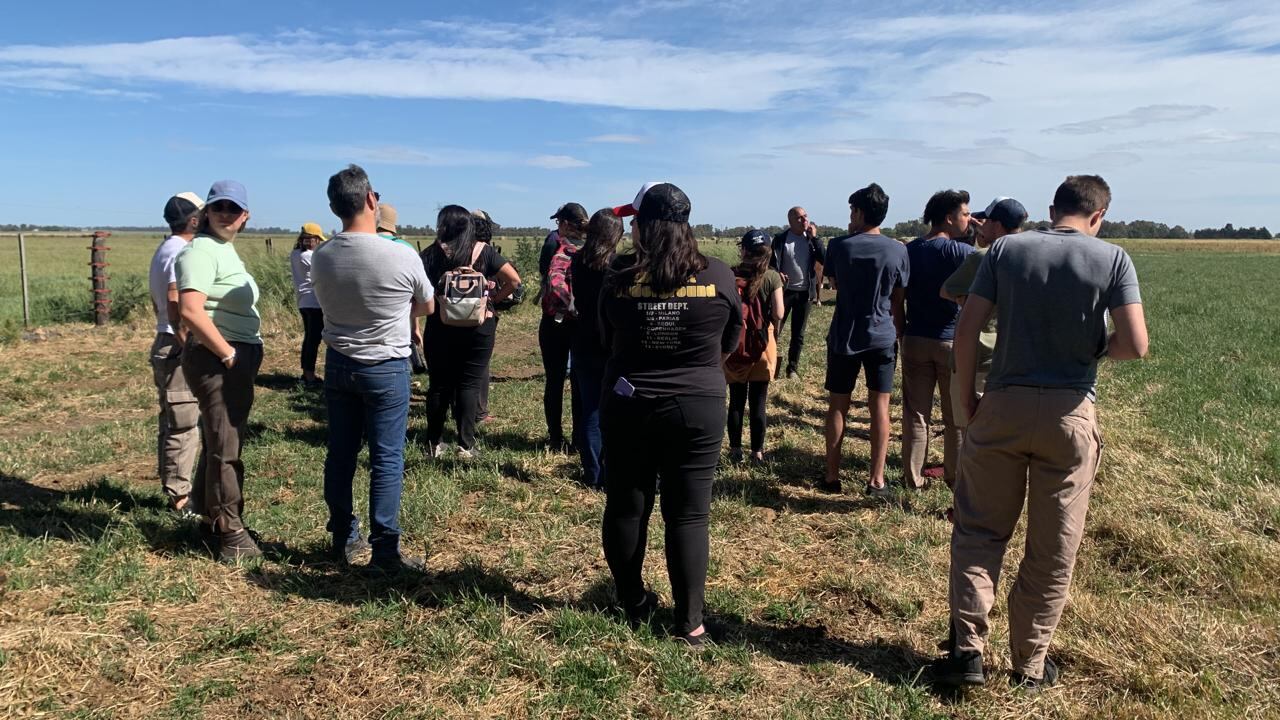 estudiantes de la Tecnicatura en Producción Agropecuaria Sostenible visitaron la Chacra de Barrow - Inta