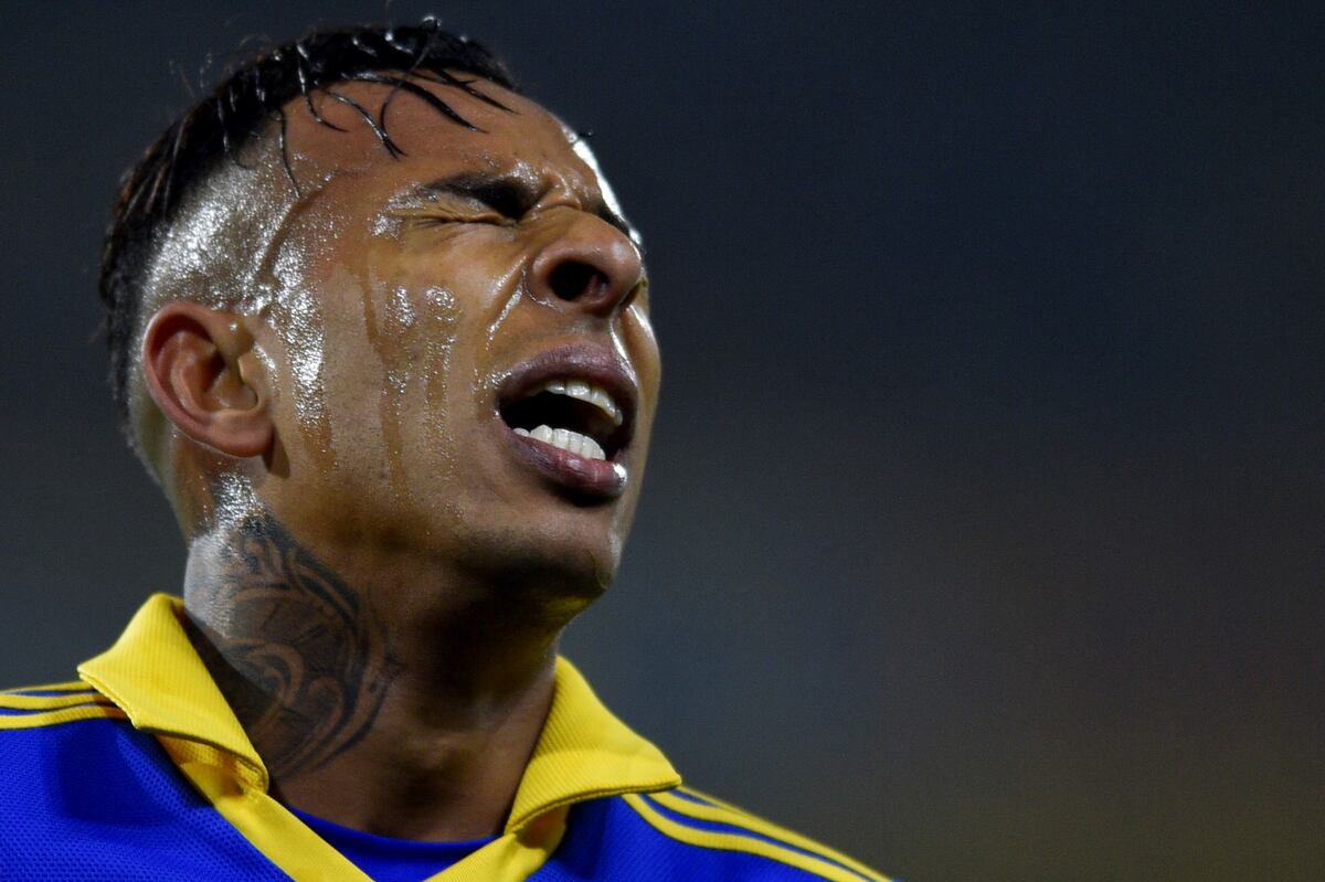 Sebastián Villa tuvo el primero para Boca ente Patronato pero se fue rozando el palo