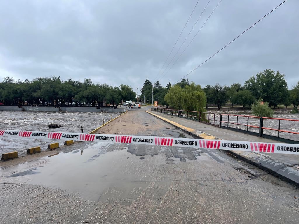 Río San Antonio creció 3,5 m,