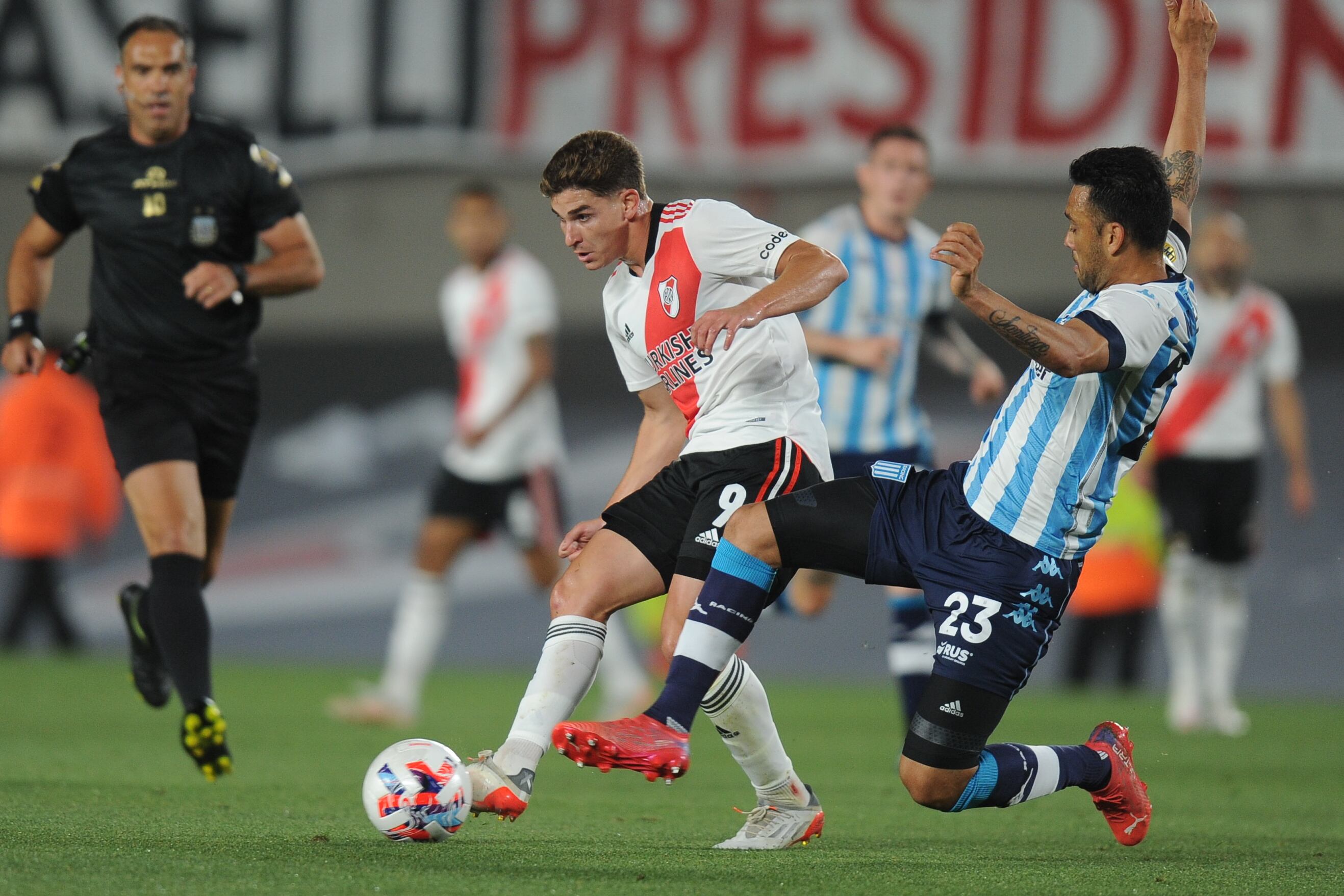 En su último enfrentamiento, River se coronó campeón de la Liga Profesional ante Racing.